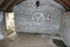 Ligne Maginot - ECLUSE 52 CENTRE - (Abri) - Salle de gauche.
Au sol le trou vers l'alvéole complémentaire
