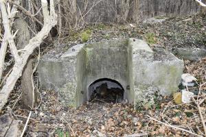 Ligne Maginot - PAVILLON DE CHASSE 3 - (Cuve pour arme d'infanterie) - L'entrée nord avec la date