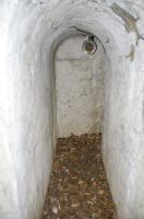 Ligne Maginot - GRUNHUTTE 4 - (Cuve pour arme d'infanterie) - Couloir reliant les deux entrées et la chambre de tir.
La cheminée d'extraction est bien visible.