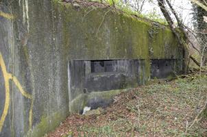 Ligne Maginot - 76 - HARDT SUD - (Casemate d'infanterie - Double) - Façade Nord-Est, avec créneaux du canon de 47 et celui de la mitrailleuse.