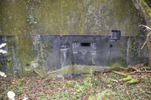 Ligne Maginot - 76 - HARDT SUD - (Casemate d'infanterie - Double) - Créneau de mitrailleuse orienté vers la route de Kembs direction Kembs et PA-252. 