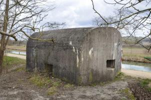 Ligne Maginot - BRIGGMATTEN SUD - (Blockhaus pour canon) - Vue extérieure de l'étage coté sud et ouest (ou arrière)