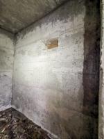 Ligne Maginot - KEMBS LOECHLE 8 - (Blockhaus pour arme infanterie) - Le créneau à droite de l'entrée, orienté vers Kembs Loechle. 