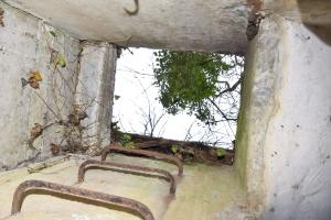 Ligne Maginot - LANGE AECKER 1 - (Blockhaus pour arme infanterie) - Le puits vue de l'intérieur, avec ces panneaux muraux préfabriqués à gauche