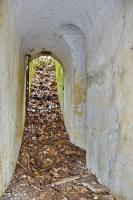 Ligne Maginot - LANGE AECKER 1 - (Blockhaus pour arme infanterie) - Couloir vers l'entrée nord avec escalier. Couloir vers la chambre de tir à droite.
