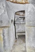 Ligne Maginot - LANGE AECKER 2 - (Blockhaus pour arme infanterie) - Passage reliant les deux coupoles. Coupole Nord au fond. A gauche l'aération.