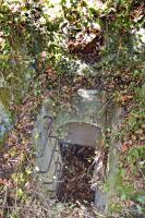 Ligne Maginot - PA KEMBS CENTRE 2 - (Blockhaus pour arme infanterie) - L'entrée Est, vue depuis l’extérieur.
Au-dessus de la porte l'aération.