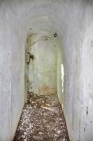 Ligne Maginot - PA KEMBS CENTRE 2 - (Blockhaus pour arme infanterie) - Couloir reliant les deux entrées.
Au fond à gauche l'entrée Ouest.