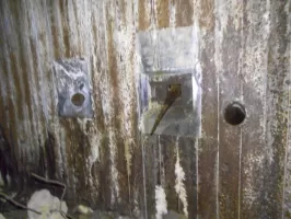 Ligne Maginot - 80 - UFFHEIM NORD OUEST - (Casemate d'artillerie) - Créneau de défense rapprochée et évacuation des étuis.
Chambre du puits.