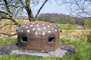 Ligne Maginot - 88 - STETTEN - (Casemate d'infanterie - Double) - Vue extérieure de la cloche GFM Nord-est et au fond la casemate '87 Vernes'