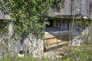 Ligne Maginot - Blockhaus STG 90 - Helfrantzkirch Nord Ouest - Créneau canon Sud-ouest, avec son volet en place