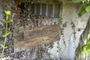 Ligne Maginot - Blockhaus STG 90 - Helfrantzkirch Nord Ouest - Créneau mitrailleuse Sud-ouest
Volet encore en place