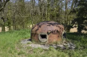 Ligne Maginot - Blockhaus STG 90 - Helfrantzkirch Nord Ouest - Cloche GFM type B à 5 créneaux
Vue vers le Nord-est