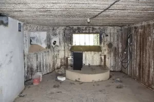 Ligne Maginot - 90 - HELFRANTZKIRCH NORD OUEST - (Casemate d'infanterie - double) -   Chambre de tir canon nord est