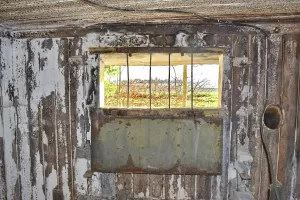 Ligne Maginot - 90 - HELFRANTZKIRCH NORD OUEST - (Casemate d'infanterie - double) - Vue du créneau sud-ouest