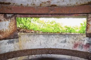 Ligne Maginot - BETTLACH NORD 1 - (Blockhaus pour arme infanterie) - Créneau de tir avec les rail des volets