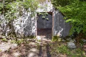 Ligne Maginot - BREITENHAG (BATTERIE DE) - (Position d'artillerie préparée) - Magasin à munitions extérieur
Situé à droite à l'extérieur de l'encuvement. 
Il est desservi par la voie de 40 jusqu'au fond.