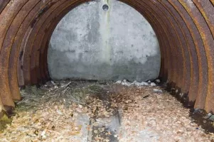 Ligne Maginot - BREITENHAG (BATTERIE DE) - (Position d'artillerie préparée) - Cuve Est
Vue intérieure du magasin à munitions en tôle 'métro', avec sa voie de 40cm