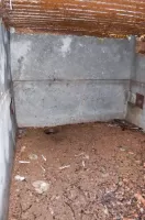 Ligne Maginot - BREITENHAG (BATTERIE DE) - (Position d'artillerie préparée) - Soute à munitions
Vue de la grande pièce. Sur le mur de droite les deux ouvertures d'une vingtaine de centimètres fermant avec un volet en acier, et au sol une autre ouverture.
