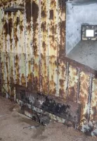 Ligne Maginot - EICHWALD (BATTERIE DE L') - (Position d'artillerie préparée) - PC batterie 3 et 4
Vue sur le créneau de tir nord.
Au sol l'arrivée des câbles.