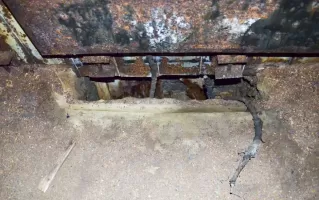 Ligne Maginot - EICHWALD (BATTERIE DE L') - (Position d'artillerie préparée) - PC batterie 3 et 4
L'arrivée des câbles, avec un morceau encore en place.