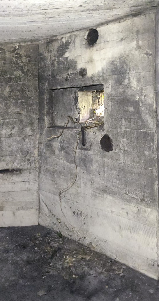 Ligne Maginot - BREITSAND 6 - (Blockhaus pour arme infanterie) - L'embrasure droite vue de l'intérieur à l'étage