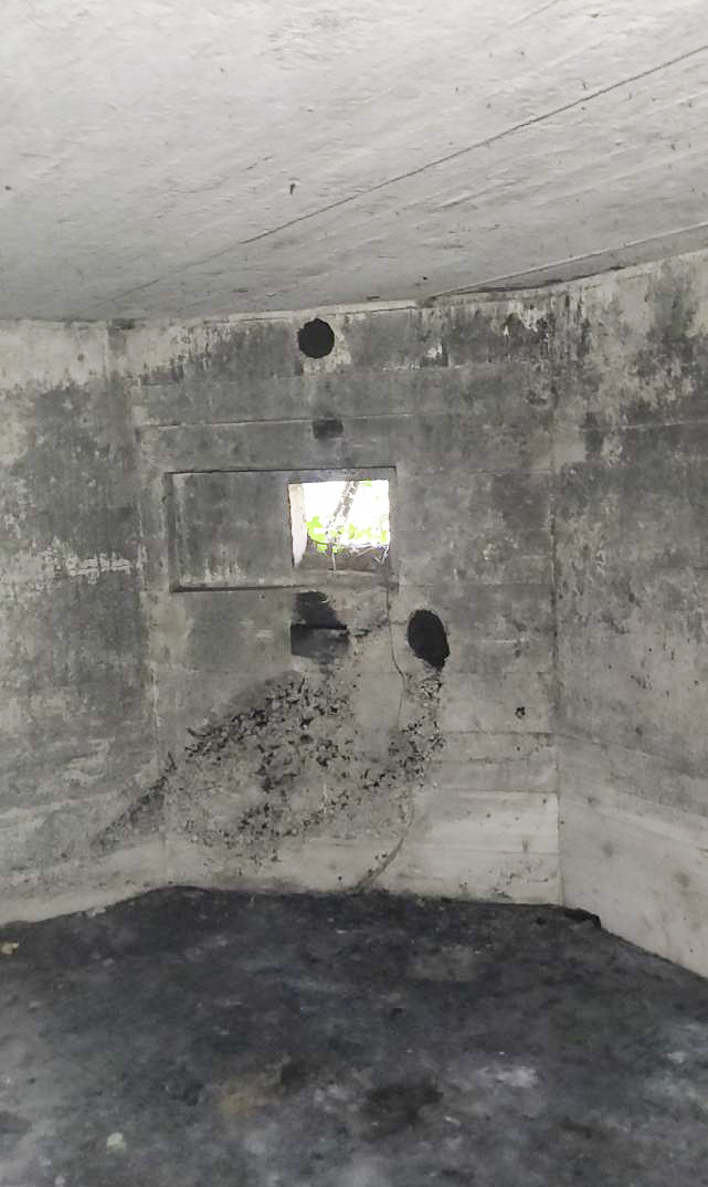 Ligne Maginot - BREITSAND 6 - (Blockhaus pour arme infanterie) - L'embrasure gauche vue de l'intérieur à l'étage