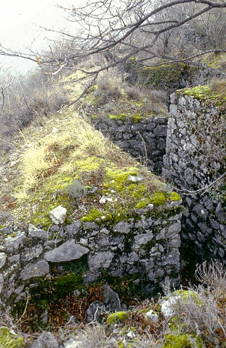 Ligne Maginot - CASTES RUINES (CR) - (Ouvrage d'infanterie) - Tranchée ouest