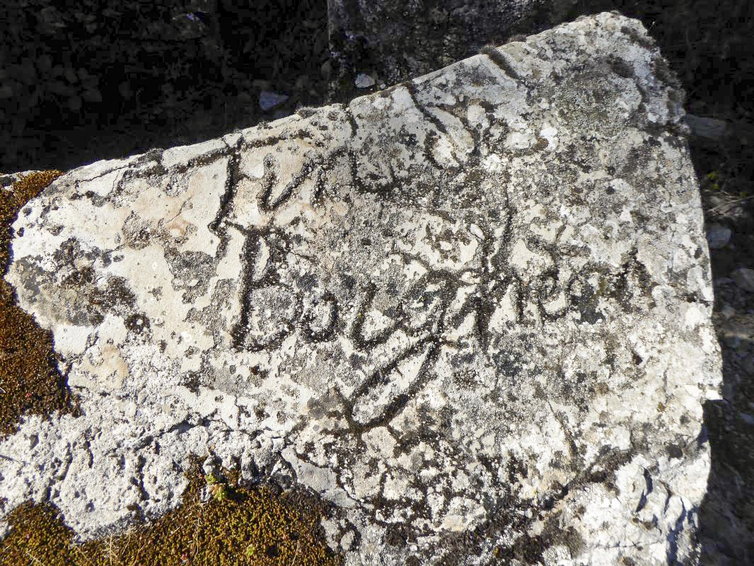 Ligne Maginot - CASTES RUINES (CR) (Ouvrage d'infanterie) - Tranchée ouest
Graffitis (Fin de Borgheas)