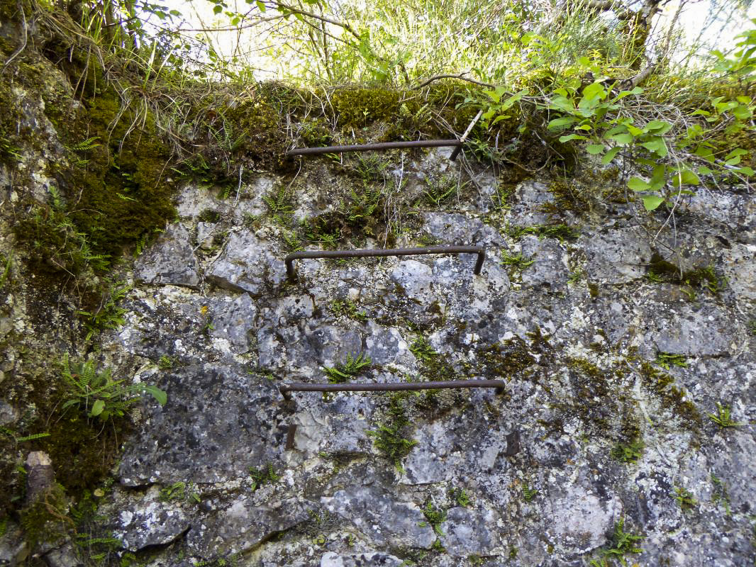 Ligne Maginot - CASTES RUINES (CR) (Ouvrage d'infanterie) - Accès au dessus