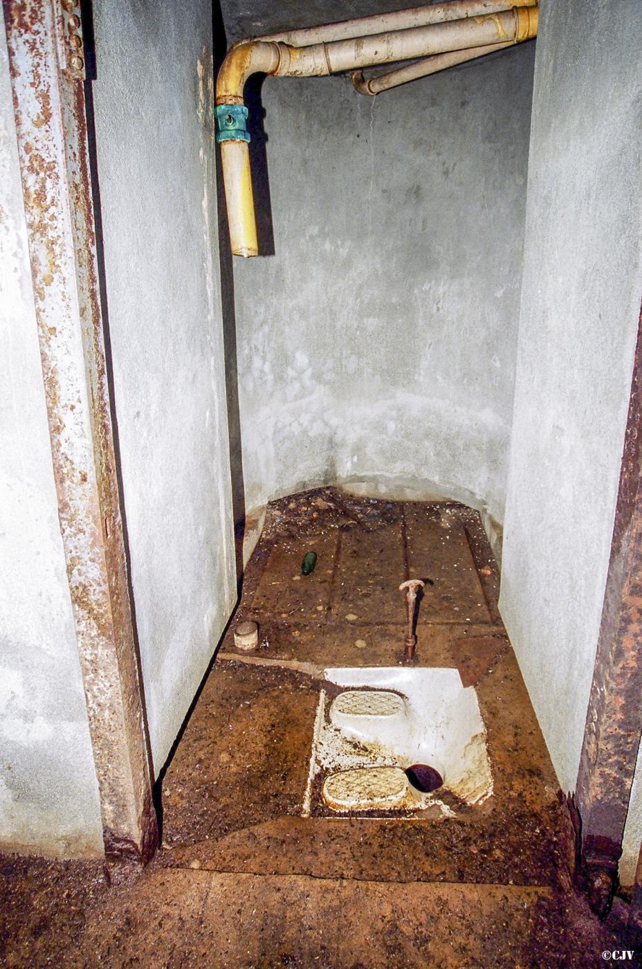 Ligne Maginot - CATARELLO - (Casemate d'infanterie - Simple) - Toilettes