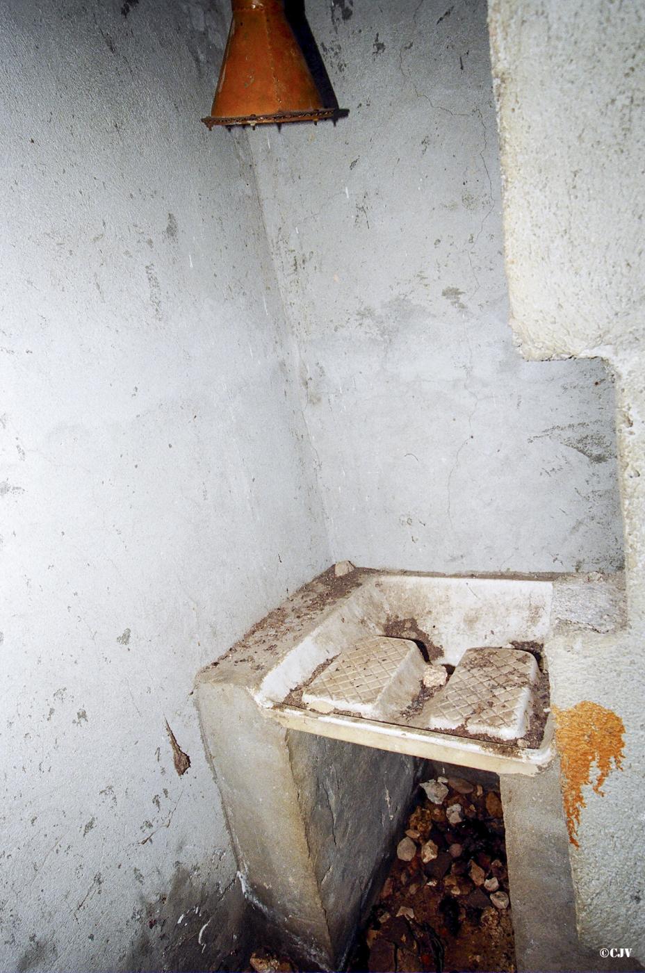 Ligne Maginot - SANT' AMANZA (Casemate d'artillerie) - Les toilettes