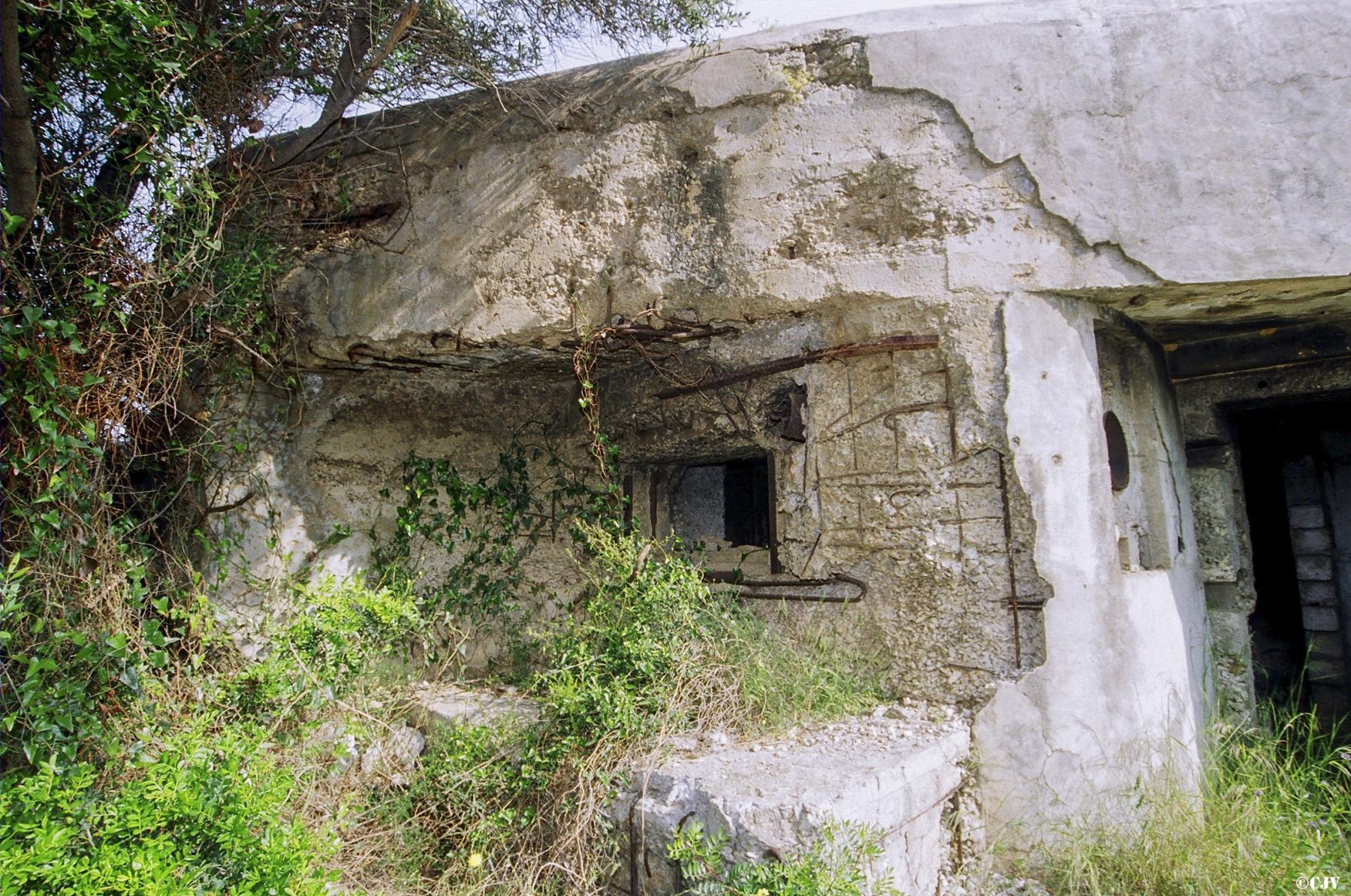 Ligne Maginot - SAINT FLORENT Nord (Blockhaus pour arme infanterie) - Le creneau
