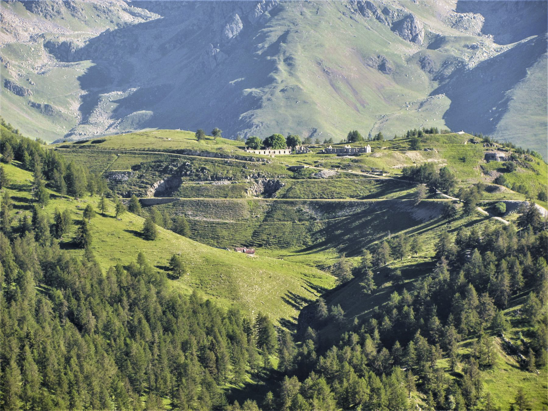 Ligne Maginot - PLAN CAVAL (PCV) - (Ouvrage d'artillerie) - Vue d'ensemble avec les fouilles des blocs 1 et 2 ainsi que les blocs 5 et 4 