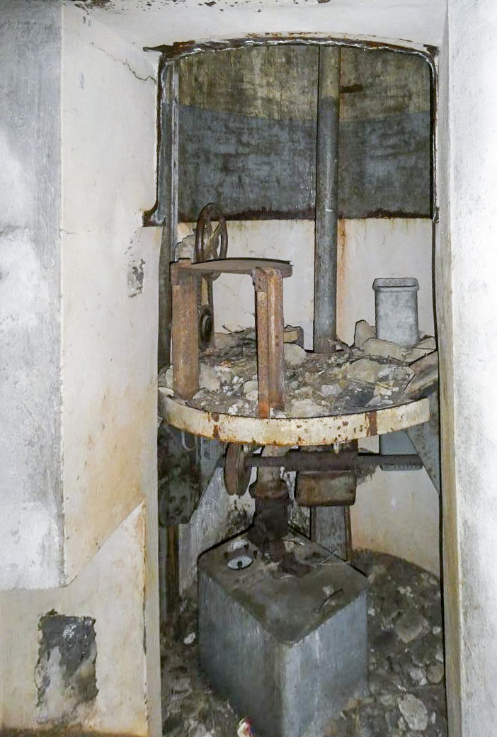 Ligne Maginot - PLAN CAVAL (PCV) - (Ouvrage d'artillerie) - Bloc 4
Cloche JM