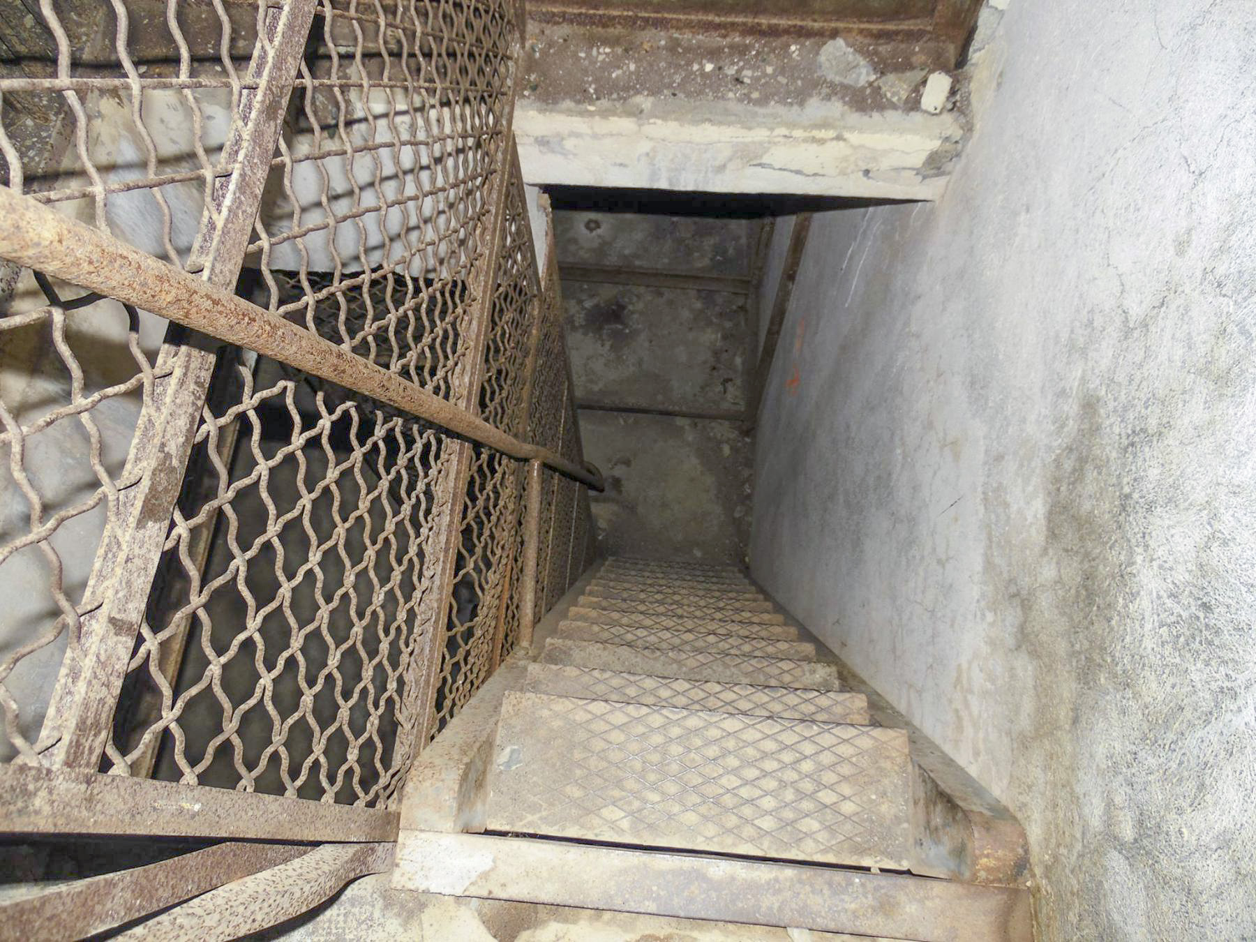 Ligne Maginot - PLAN CAVAL (PCV) - (Ouvrage d'artillerie) - Le bloc 6
La communication entre les étages supérieurs