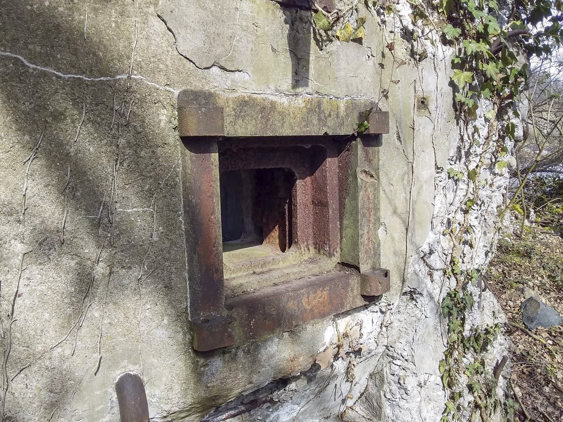 Ligne Maginot - 46/1 - LIMBOURG SUD - (Casemate d'infanterie - Double) - Vue coté sud