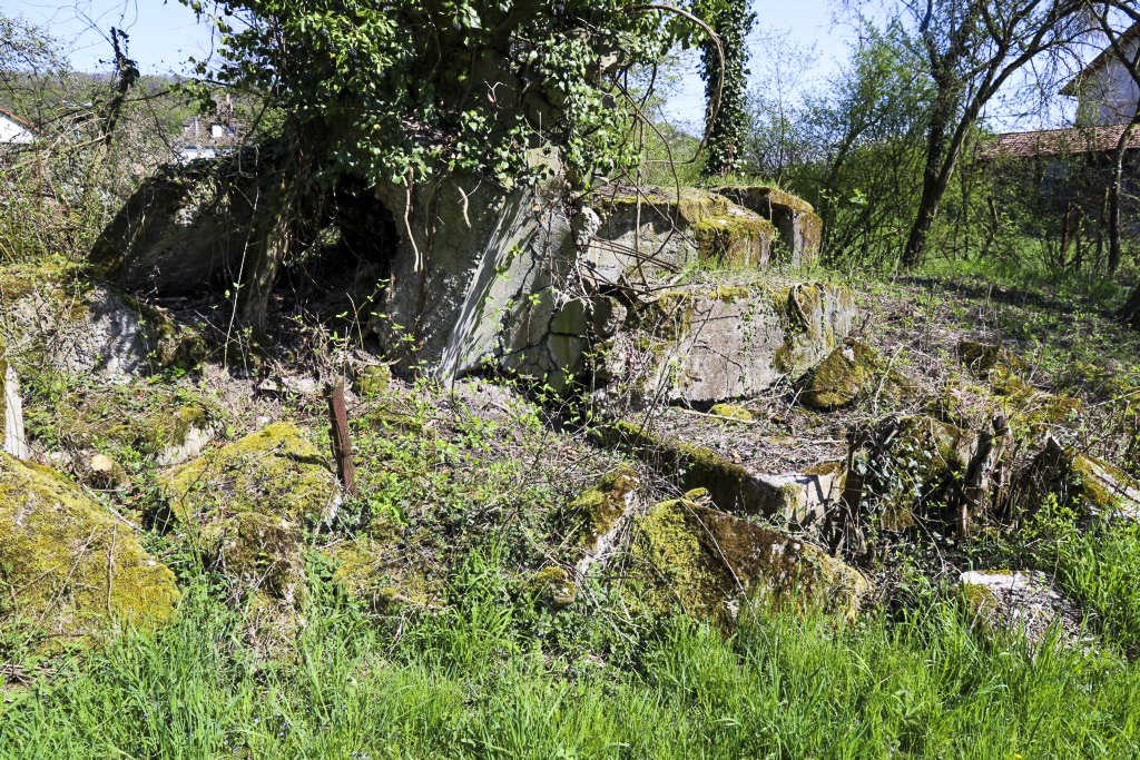 Ligne Maginot - PONT DE LIMBOURG 1 - (Blockhaus pour arme infanterie) - La partie arrière, où se trouvait l'entrée