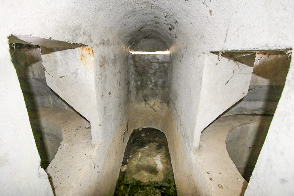 Ligne Maginot - ILLHAEUSERN 1 - (Blockhaus pour arme infanterie) - Couloir central. Observatoire et passages vers les coupoles