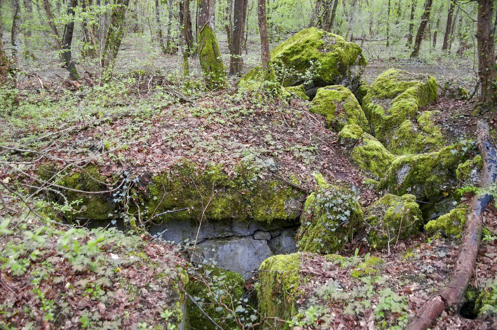 Ligne Maginot - GRUNHUTTE 5 - (Cuve pour arme d'infanterie) - Entrée nord et le couloir reliant les deux entrées.