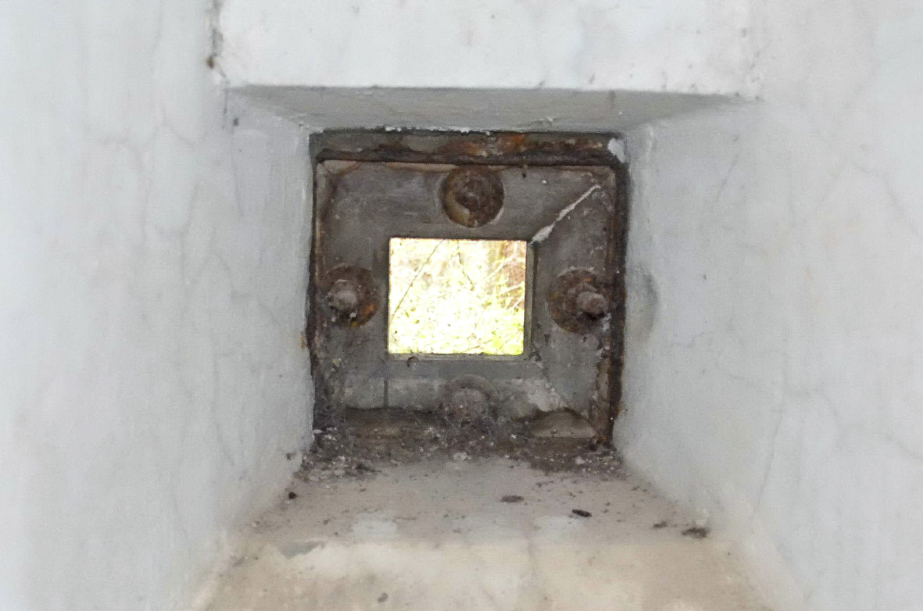 Ligne Maginot - 76 - HARDT SUD - (Casemate d'infanterie - Double) - Créneau FM du couloir.