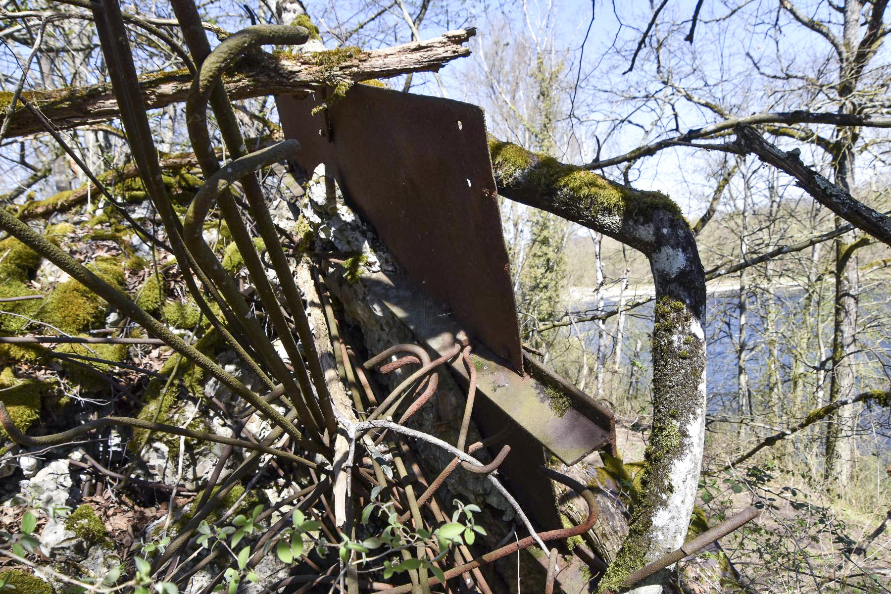 Ligne Maginot - G52 - KOHLERGRUND - (Blockhaus pour arme infanterie) - Plaque de métal de la dalle, projetée à l'extérieur 