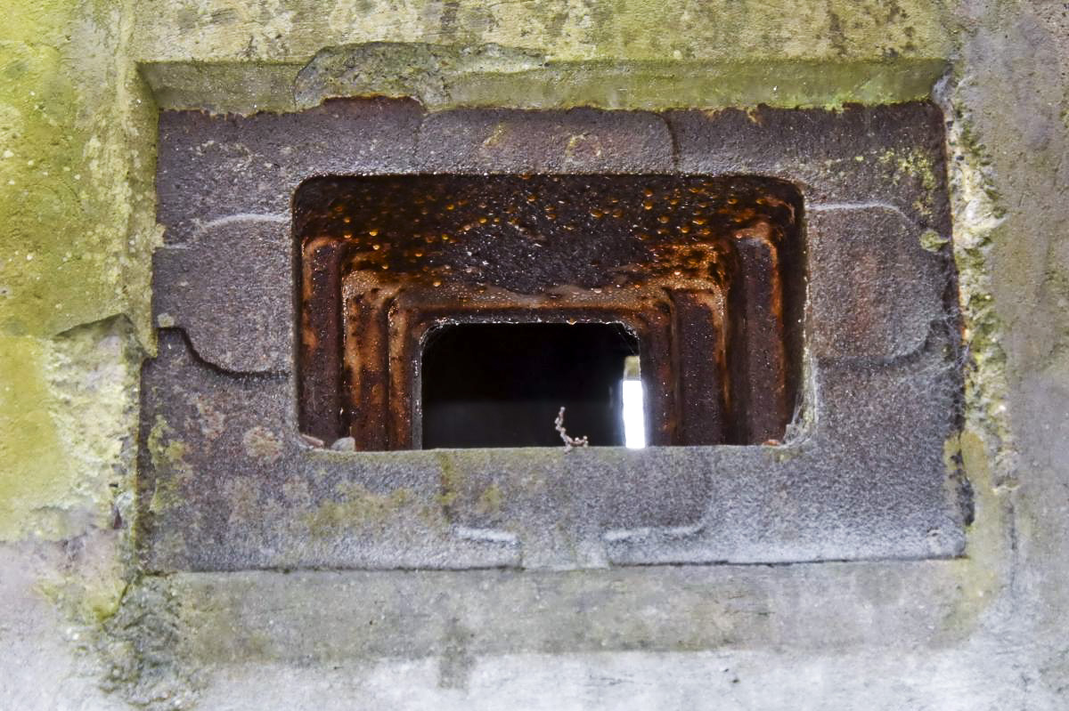 Ligne Maginot - GEISPITZEN - (Stand de tir) - Créneaux FM extérieur.