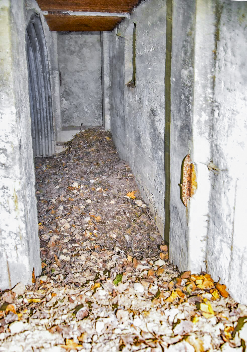 Ligne Maginot - GEISSMATTEN 3 - (Abri) - Couloir entre les deux entrées et à gauche la pièce unique