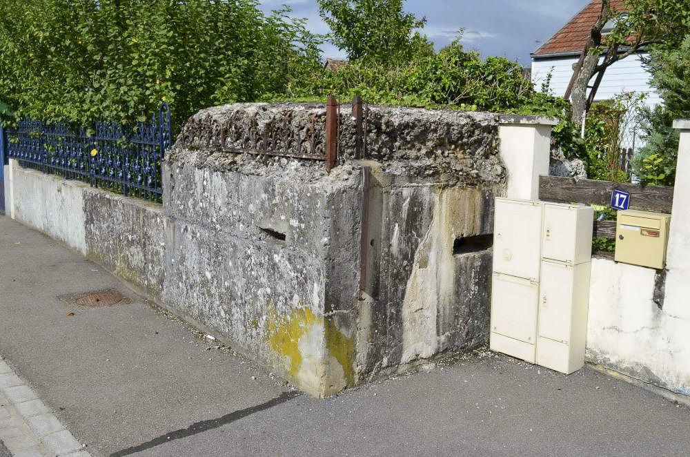 Ligne Maginot - KEMBS RUE DU JURA - (Blockhaus pour arme infanterie) - Vue extérieure - coté ouest