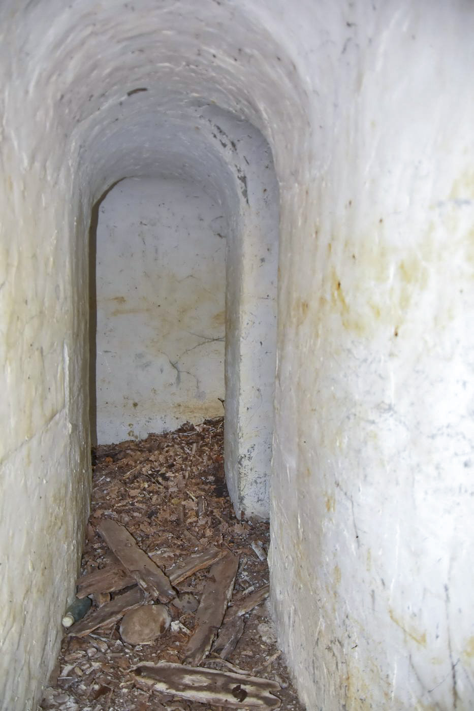 Ligne Maginot - LANGE AECKER 1 - (Blockhaus pour arme infanterie) - Couloir vers la chambre de tir, avec à droite la niche à munitions