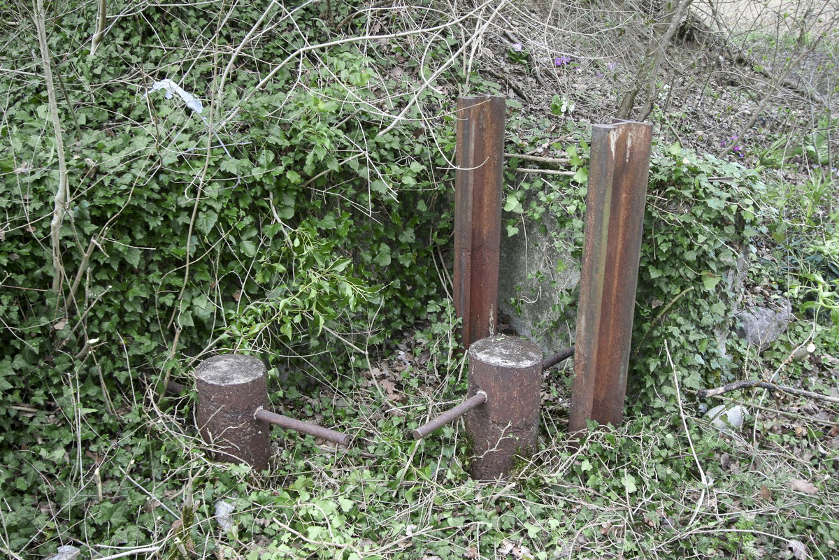 Ligne Maginot - NIFFER NORD - (Barrage de Route) - Dispositif d'ancrage des éléments Cointet
