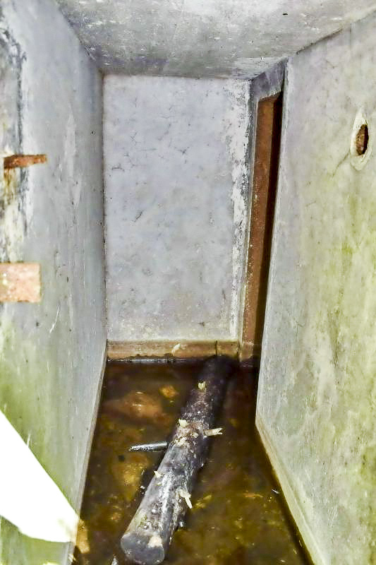 Ligne Maginot - PA DU CARREFOUR 243-4 - (Cuve pour arme d'infanterie) - Couloir vue vers la chambre, dont la porte est au fond à droite