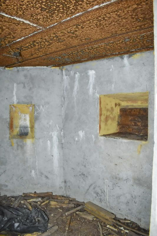 Ligne Maginot - PA KEMBS SUD 1 - (Blockhaus pour arme infanterie) - Chambre de tir nord. 
Trémie FM.