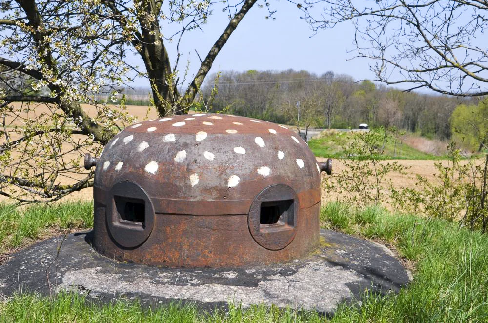 Ligne Maginot - 88 - STETTEN - (Casemate d'infanterie - Double) - Vue extérieure de la cloche GFM Nord-est et au fond la casemate '87 Vernes'